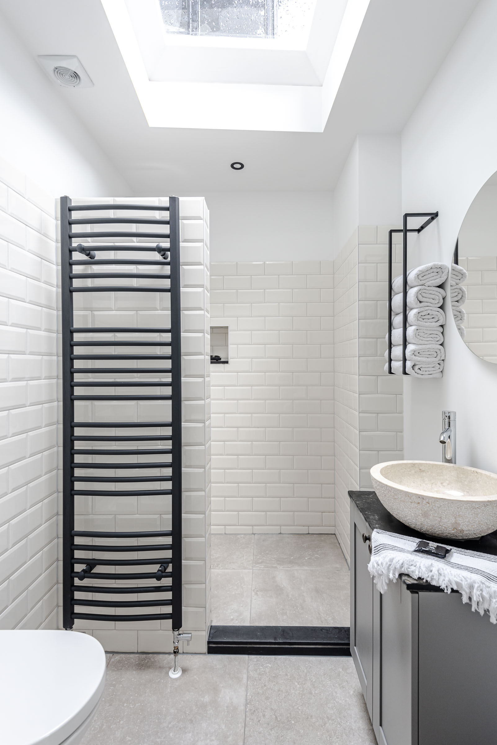 Badkamer met douche in het huisje aan de Duinwindelaan in Bentveld