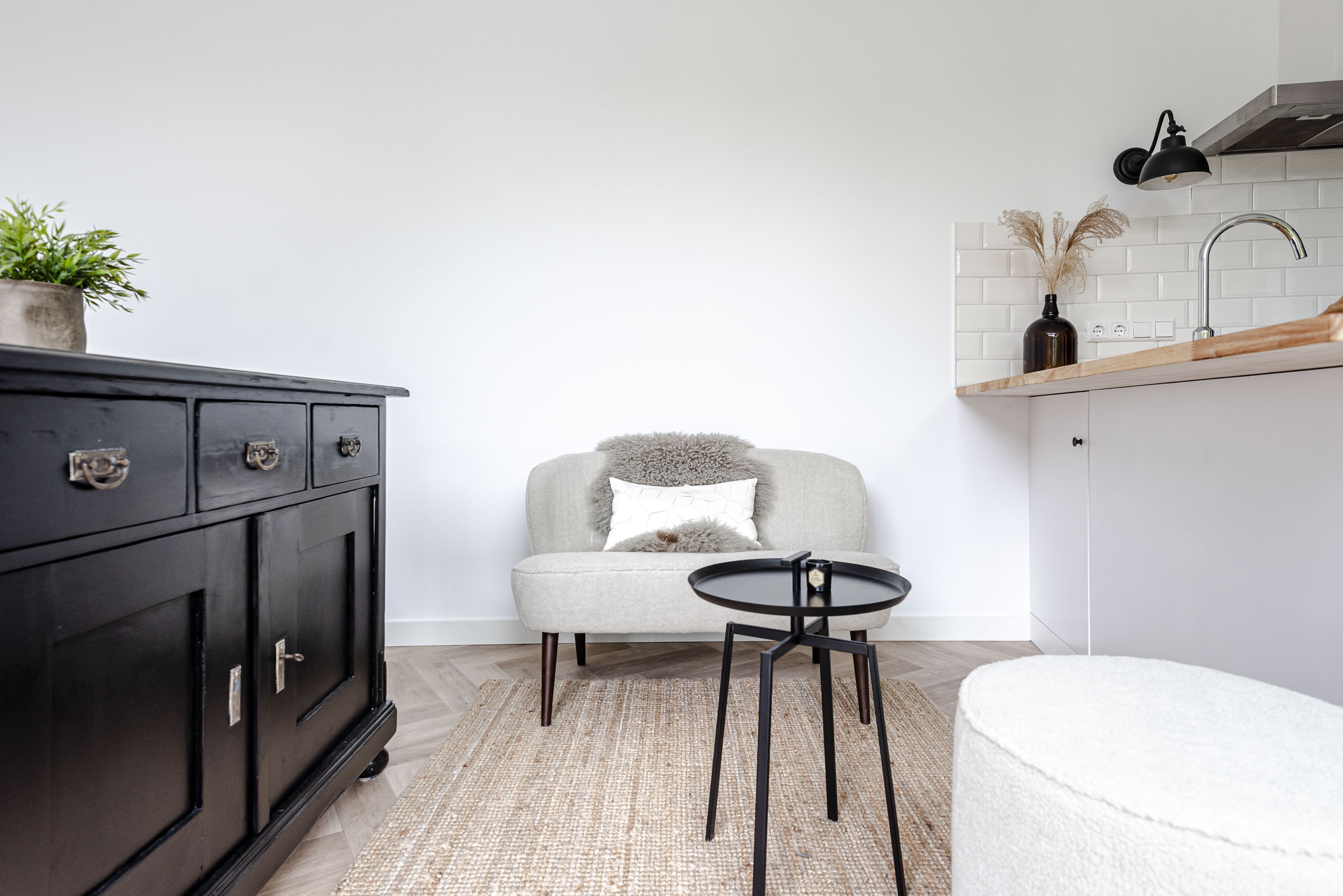 Detail van de keuken in het huisje in Bentveld, sfeerimpressie